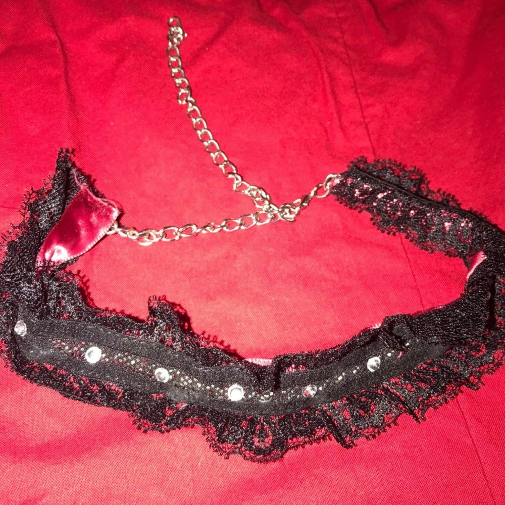 Black & red lace choker